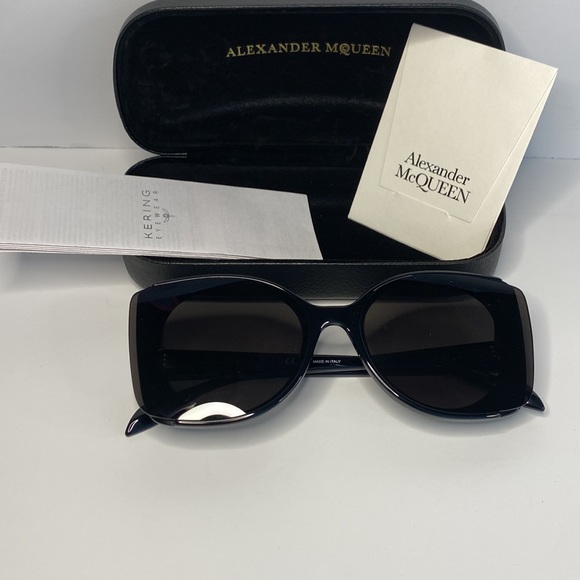 ALEXANDER MCQUEEN AM0250S 001 butterfly sunglass black frame grey smoke lenses. - Picture 11 of 15